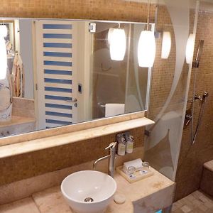 Quarto com cama grande